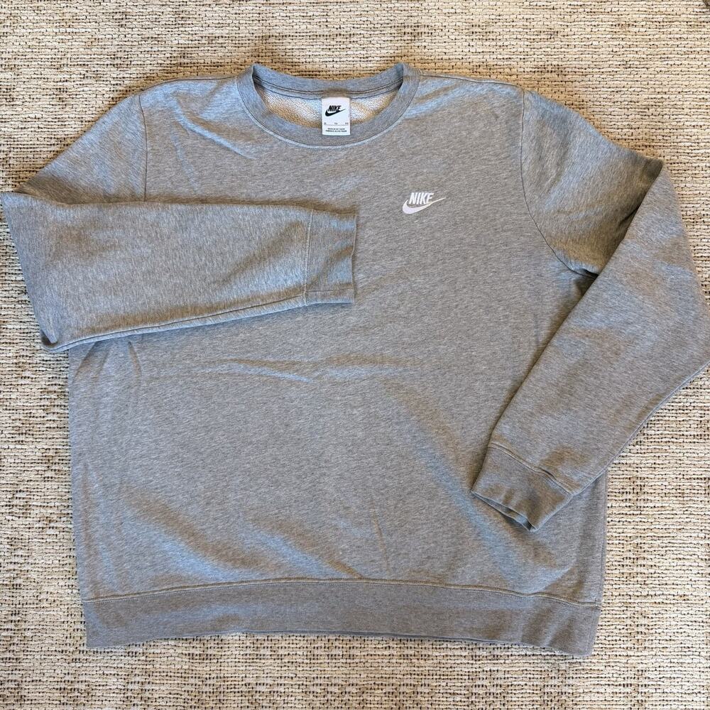 Nike Sportswear Club Fleece Gray Size XL Crewneck Pullover Sweatshirt